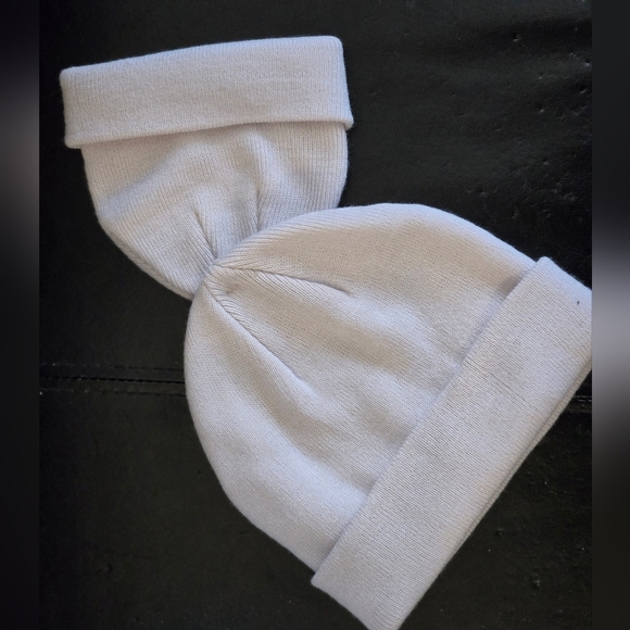 Pearhead White Mom and Baby Beanie Matching Set Mini and Mama - Picture 5 of 5